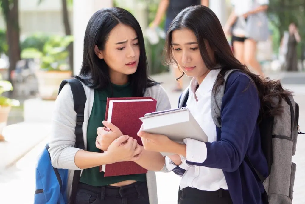 Ask a Therapist: Does Going to School Cause Depression or Make It Worse? 1 Teens struggling with depression talk about how busy their schedule is at school.