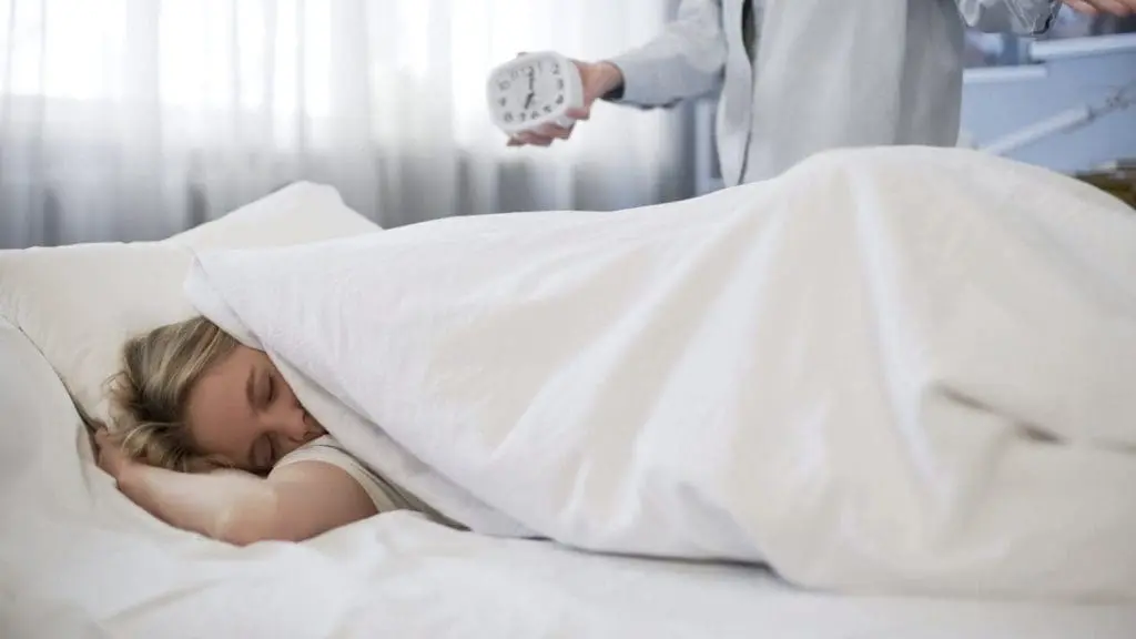 Bed Rotting: How Staying in Bed All Day Affects Teens 1 Teen who was bed rotting all night refuses to wake up in the morning.