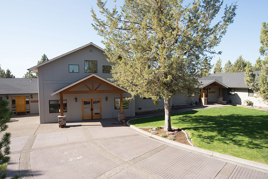 An Image of the living area at our short-term residential treatment center in Bend, Oregon.