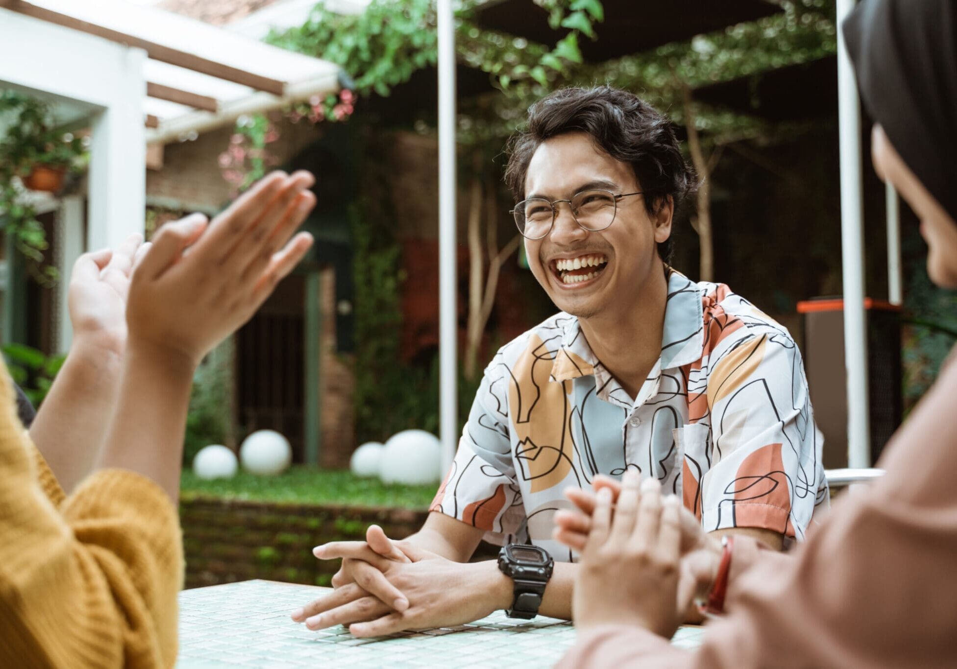 A family supports their teen during a focused therapy session to heal shame. Family therapy session with a teen and therapist addressing shame and healing strategies.